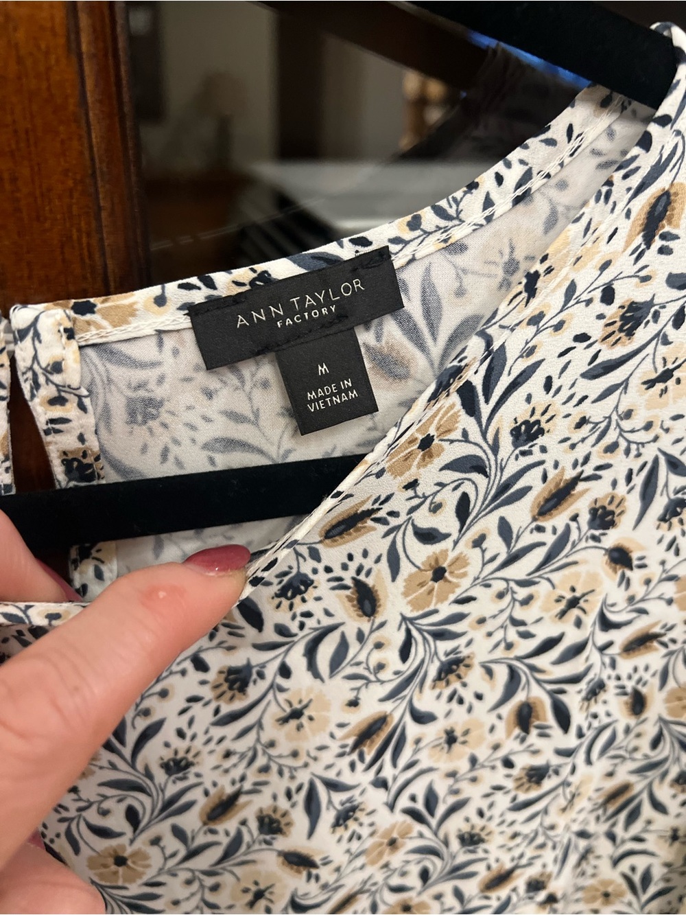 Medium Bundle | Ann Taylor + Banana Republic - Picture 4 of 15